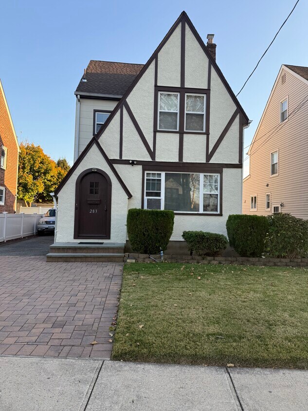 Foto principal - 283 Houston Ave