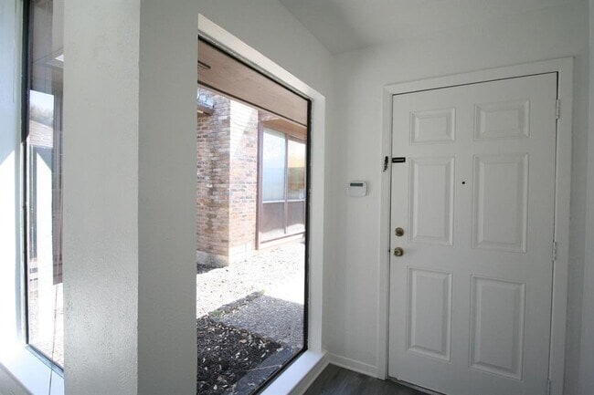 Foto del edificio - 16933 Davenport Ct