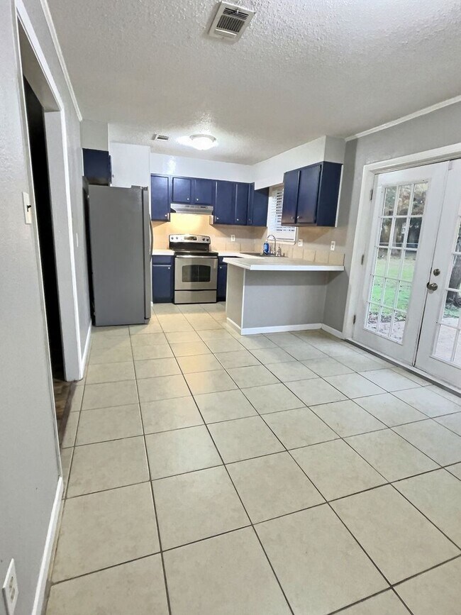 Foto del edificio - Spacious 4-Bedroom, 2-Bathroom Home in Ocean Springs – Prime Location & Move-In Ready!