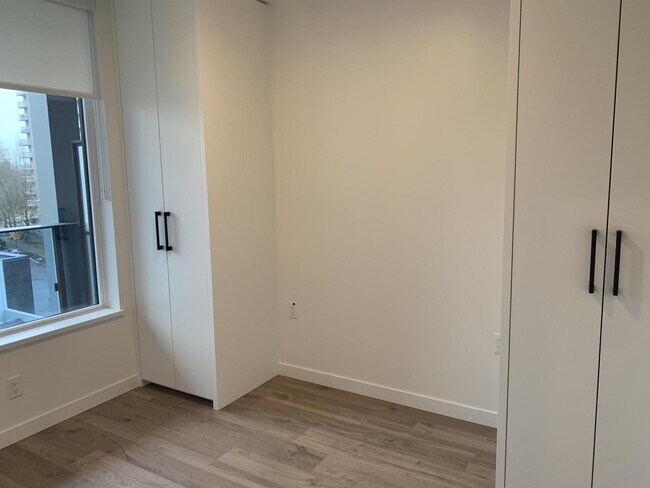 Photo du bâtiment - 13428-13105 105 Ave