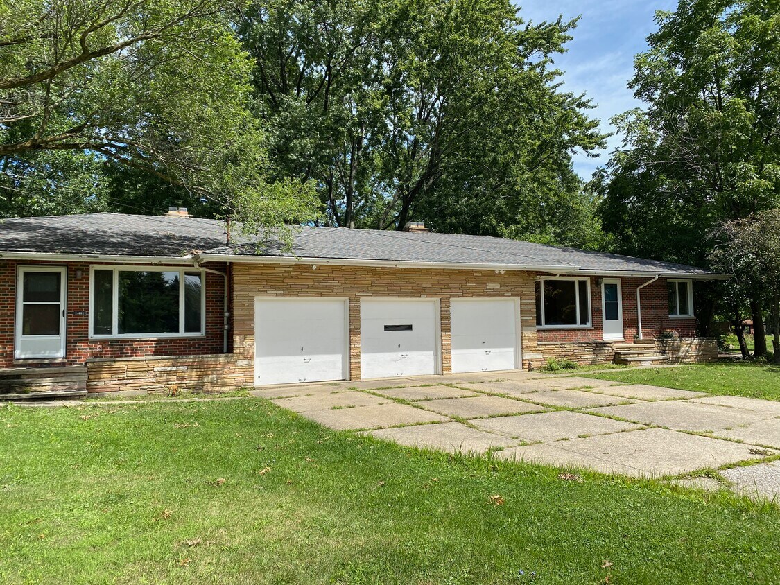 24000 Center Ridge Rd Unit 24002, Westlake, OH 44145 Apartments in Westlake, OH