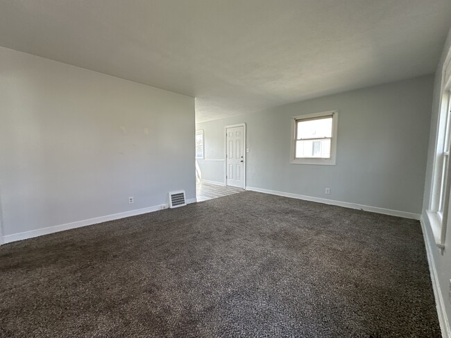 Building Photo - 1368 Hammel St