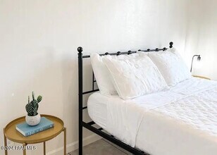 Building Photo - 8503 E Leigh Dr