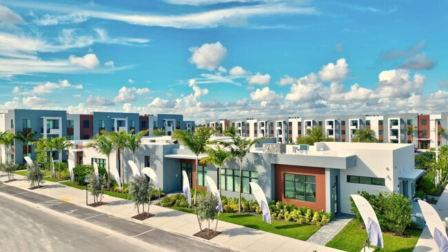Clubhouse - The Avenue at Naranja Apartments