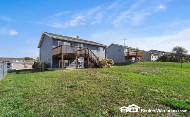 Building Photo - 3832 McIntosh Dr NW