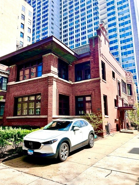 Building Photo - 717 W Junior Terrace