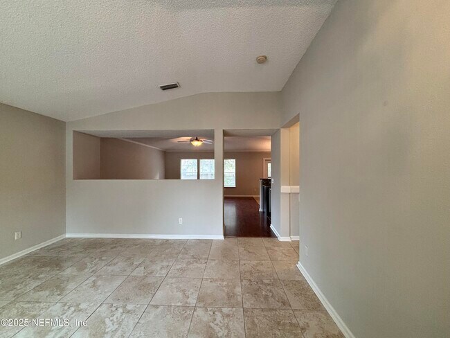 Foto del edificio - 9612 Clinton Corners Dr