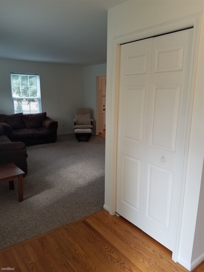 Building Photo - 5 br, 2.5 bath House - Lincoln Ave. at Hil...