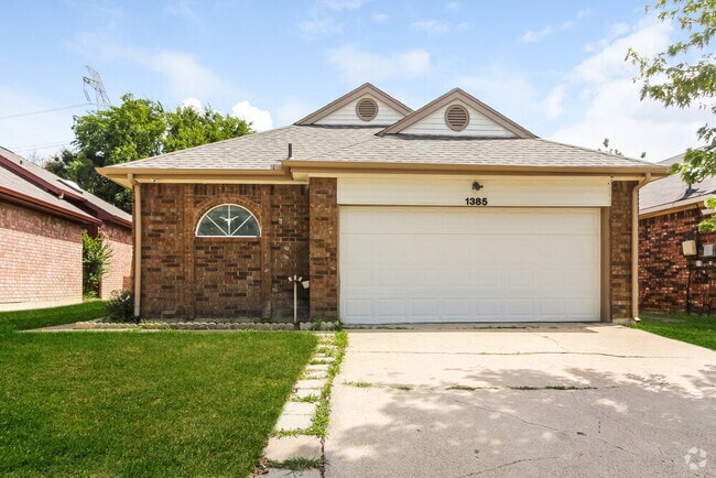 Building Photo - 1385 Chinaberry Dr