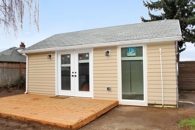 Building Photo - 4135 NE 72nd Ave.