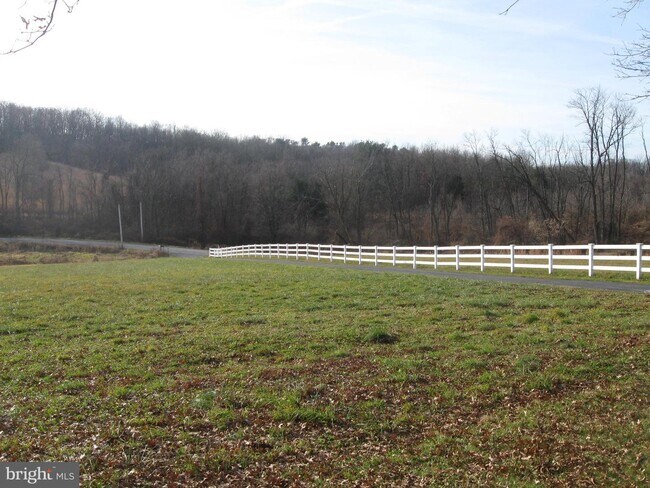 Foto del edificio - 145 Fisher Mill Stream Rd