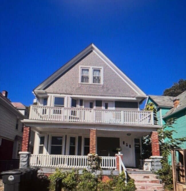 Building Photo - 10707 Hampden Ave