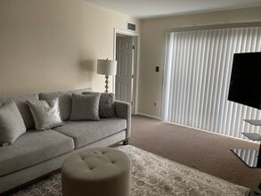 Building Photo - 304 Town Hill Condominium