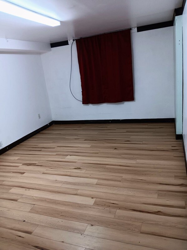 Foto del edificio - 360 W Center St