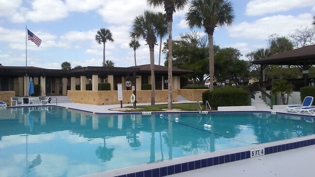 Building Photo - 48 Club House Dr