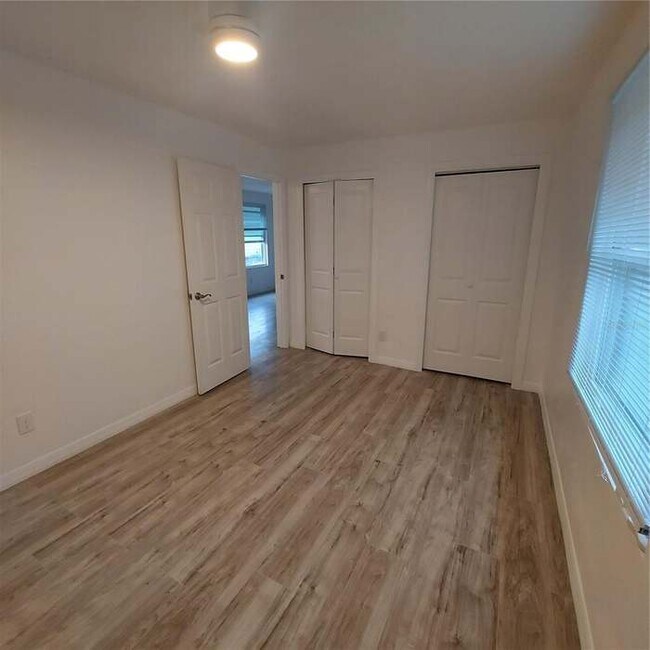 Foto del edificio - 645 Cherry St