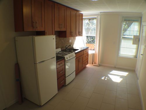 Foto del edificio - 216 E 5th St