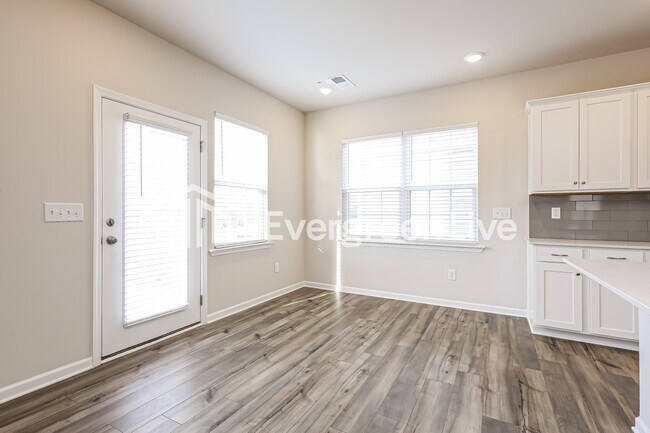 Building Photo - now