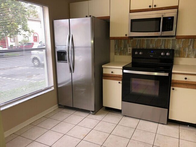Building Photo - 2 Bedroom 2.5 bath Hidden Creek townhouse ...