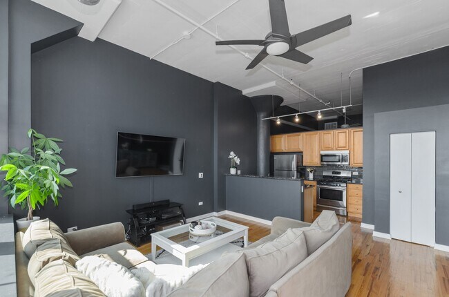 Building Photo - 1224 W Van Buren St