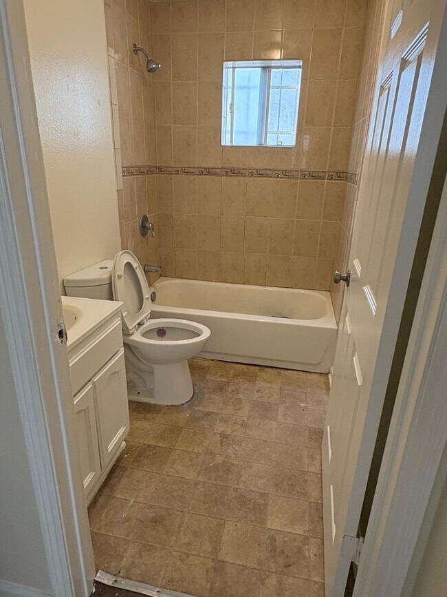 Foto del edificio - 3 Bed/2 Bath Move In Today! $3,500!