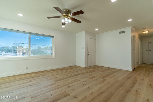 Building Photo - 3381 Gloria Dr