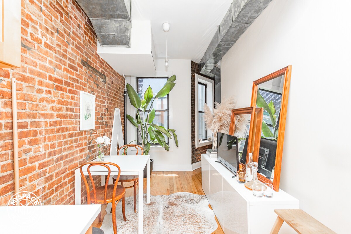 Primary Photo - 236 Irving Ave