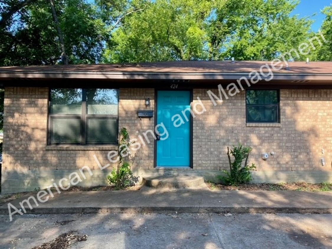 **COMING SOON** Charming 2-Bedroom 1-Bath... - **COMING SOON**  Charming 2-Bedroom 1-Bath...