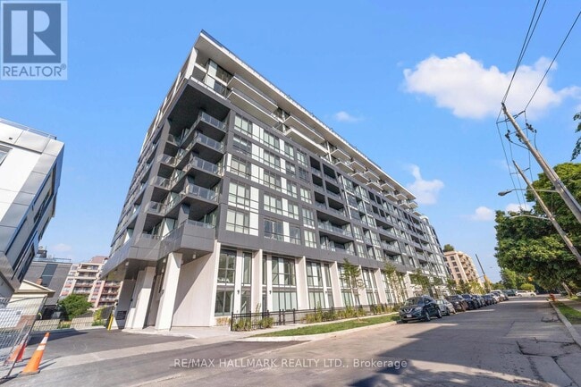 Building Photo - 6 Greenbriar Rd