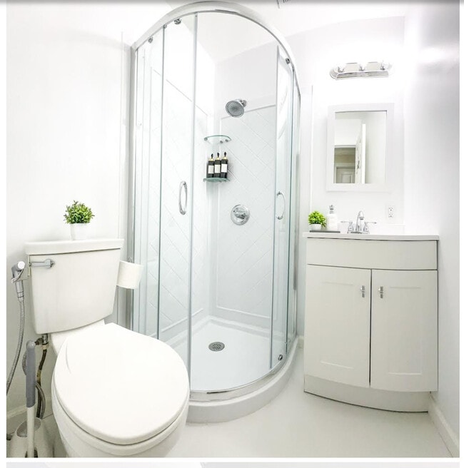 Share bathroom - 7515 Havelock St