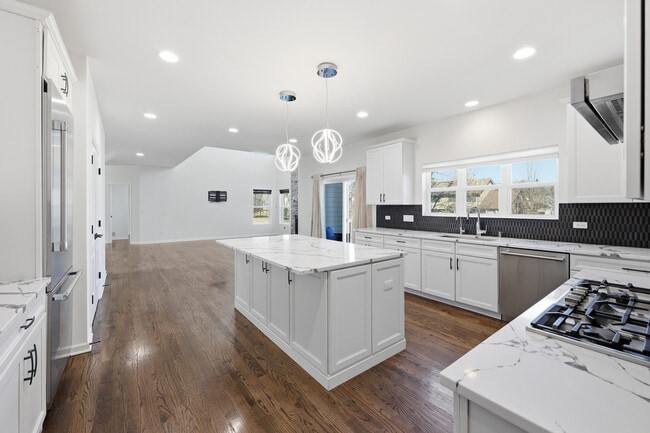 Building Photo - 4530 E Fairfax Ave