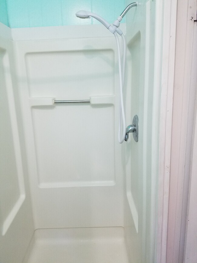 Ducha - 919 W 3rd St