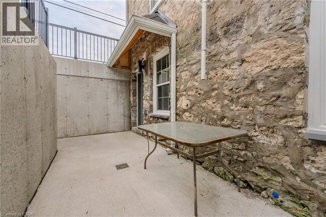 Building Photo - 58 Beverly St