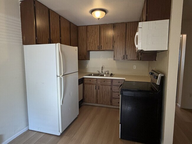 Foto del edificio - 1209 W Plum St