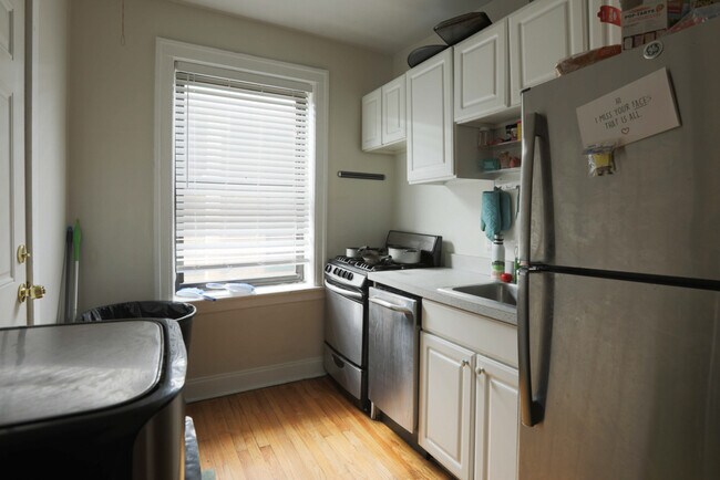 Foto del edificio - 814 W Cornelia Ave