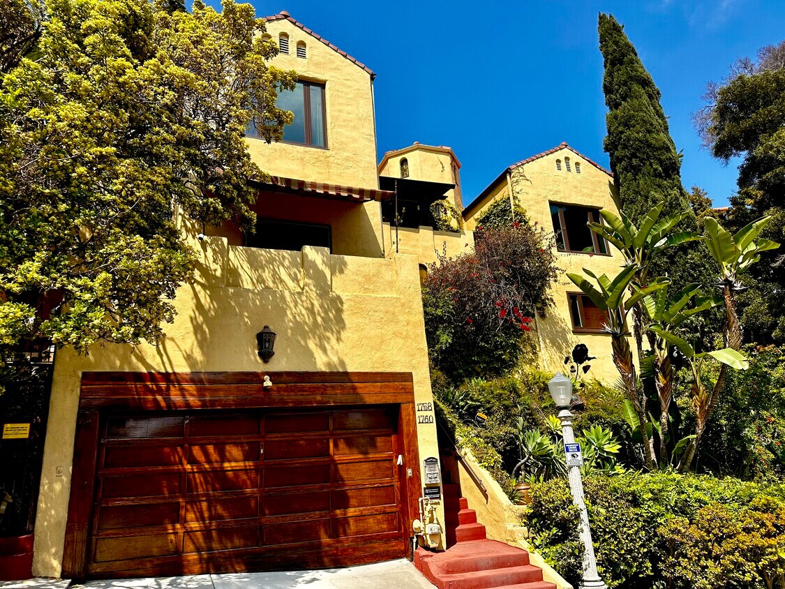 Exterior de la casa - 1760 N Fairfax Ave