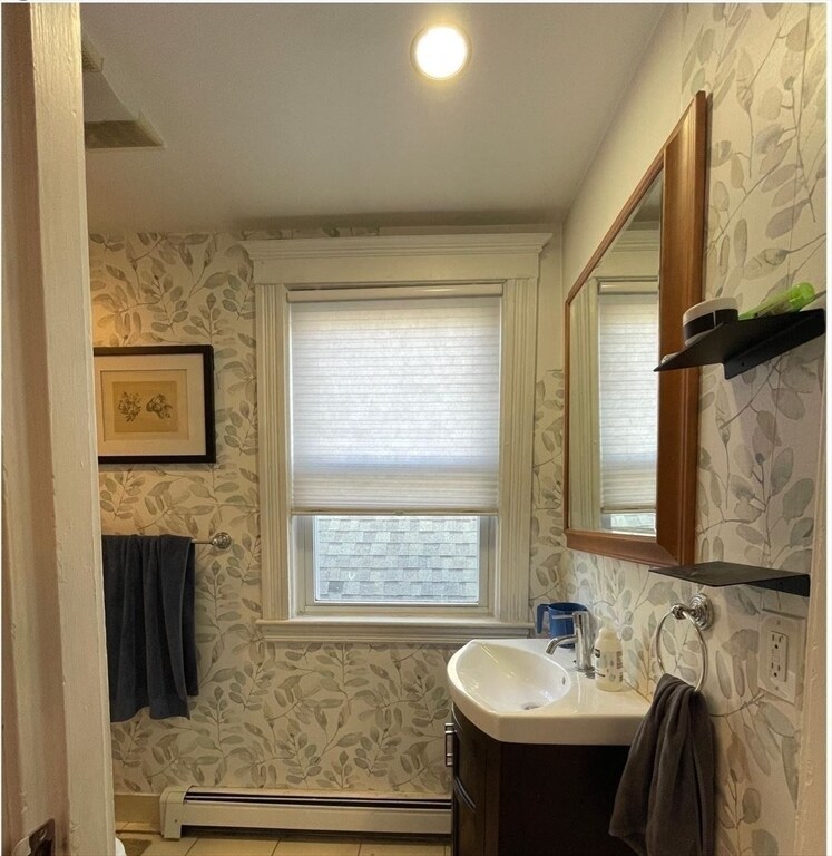 Building Photo - 1672 Beacon St