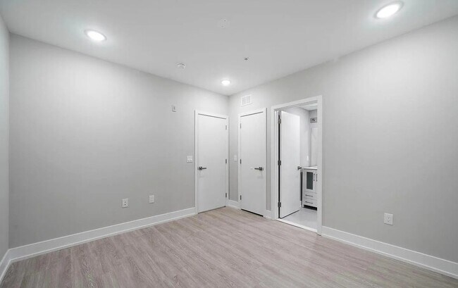 Building Photo - 649 N 35th St