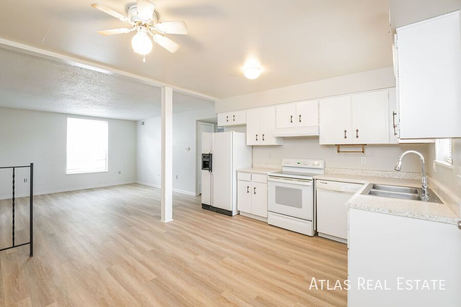 Photo - 331 N Columbine Street-C