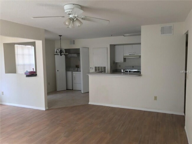 Building Photo - 1604 Columbia Arms Cir