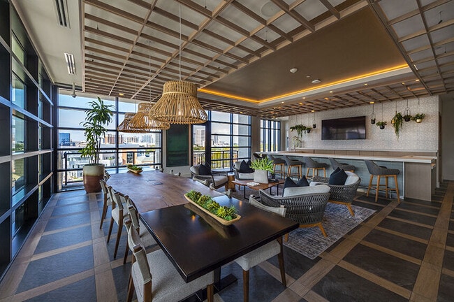 Foto del edificio - NOVEL River Oaks by Crescent Communities