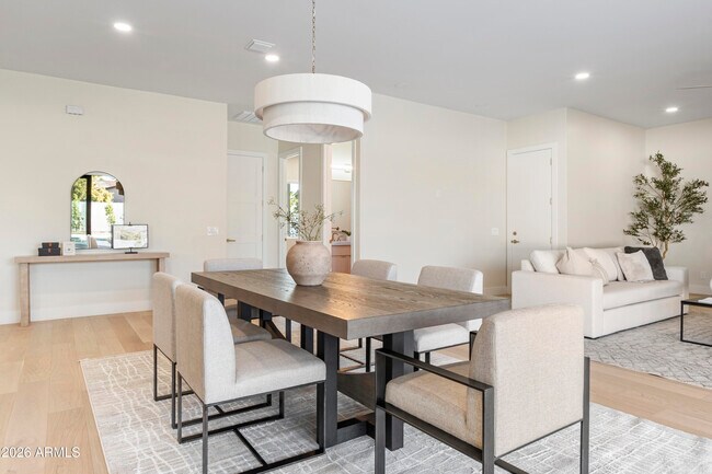 Foto del edificio - 5540 E Dahlia Dr