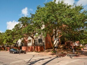 Building Photo - 501 W 26th St