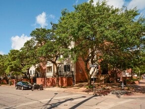 Building Photo - 501 W 26th St