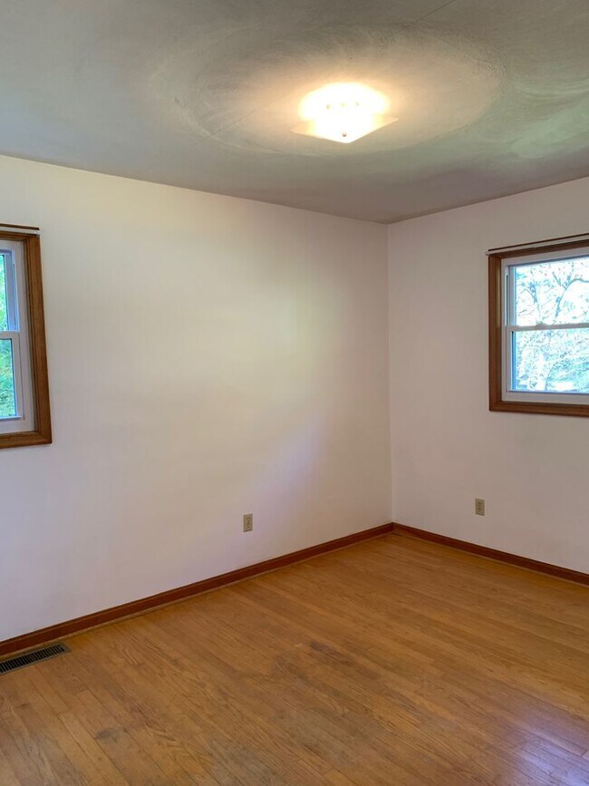 Building Photo - *RE-RENTAL* 3 Bedroom, 1.5 Bath House