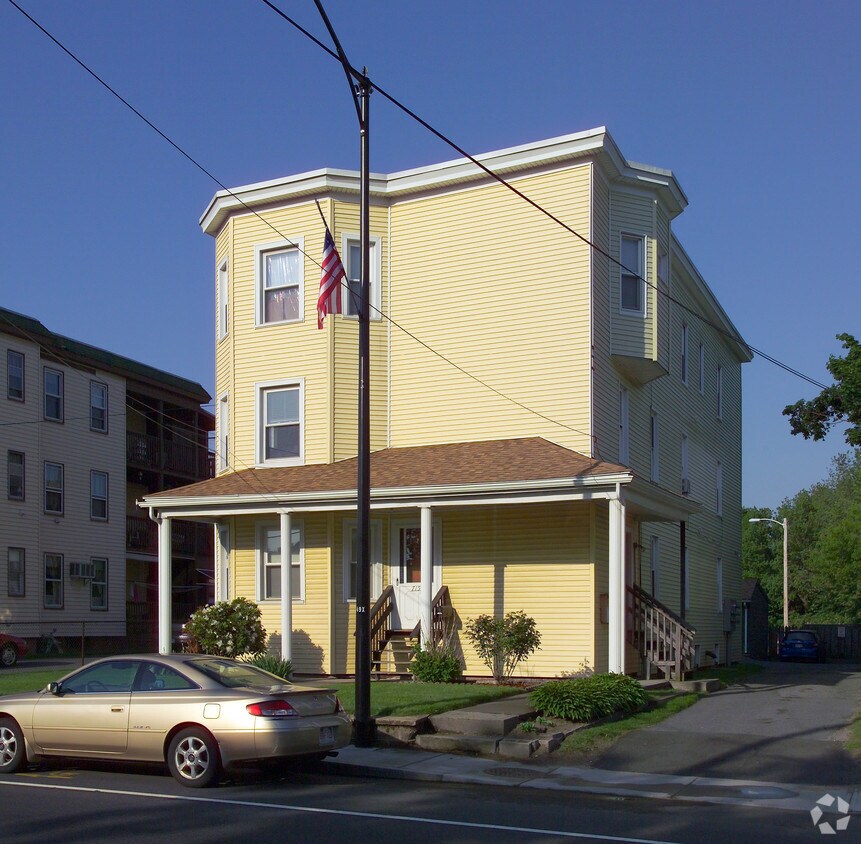 Building Photo - 715 Grattan St