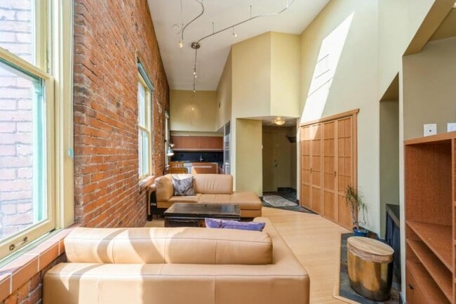 Building Photo - 1 bedroom in Seattle WA 98104
