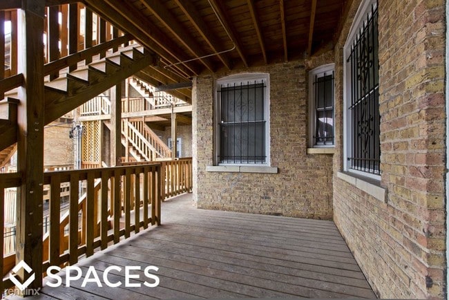 Building Photo - 328 W Dickens Ave