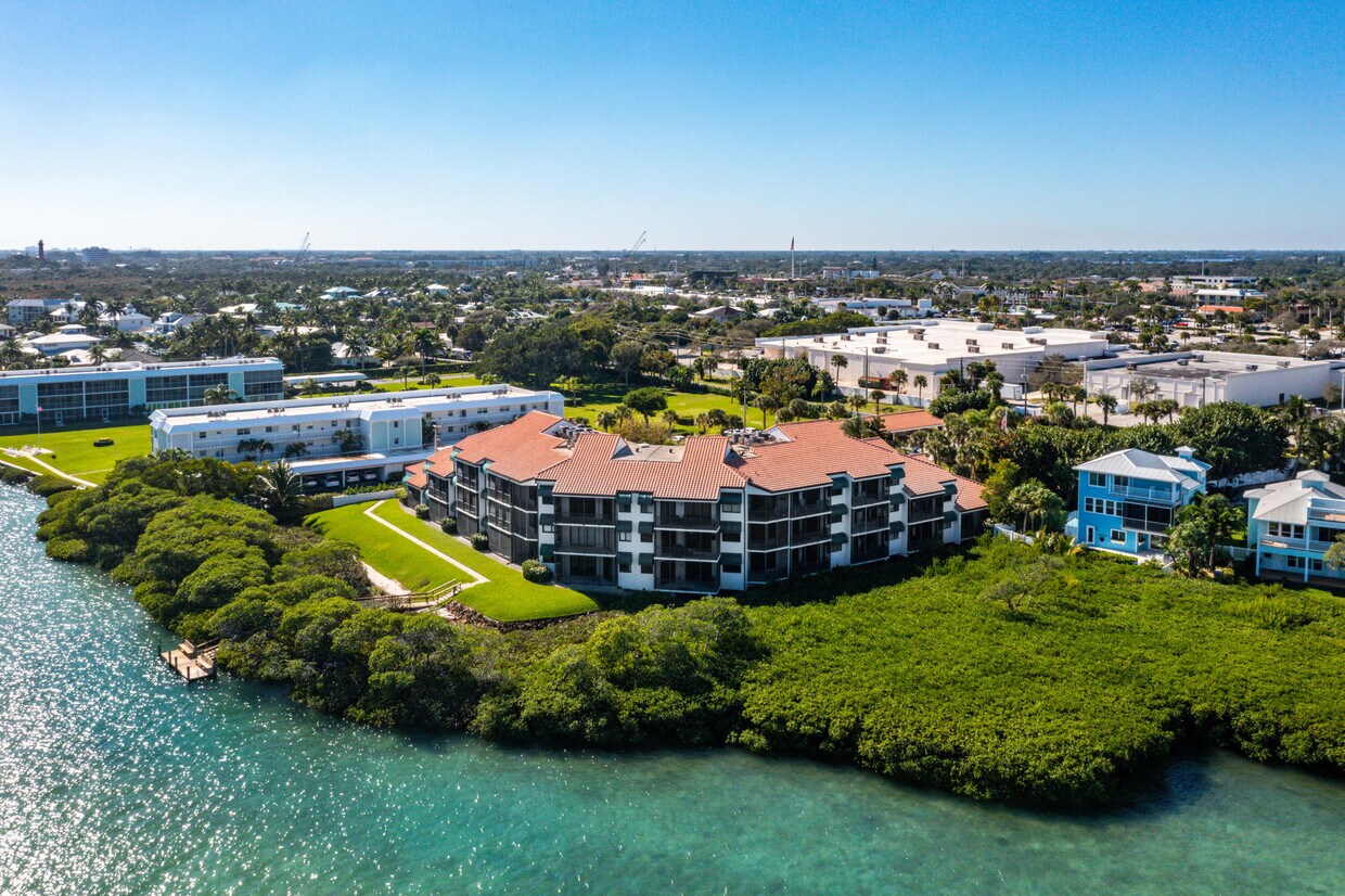 Foto principal - 200 Waterway Rd