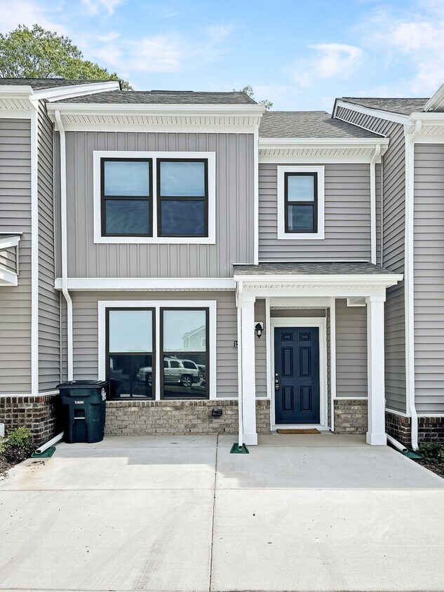 Primary Photo - HALF-OFF APPLICATION FEES! Stunning 3 Bedr...